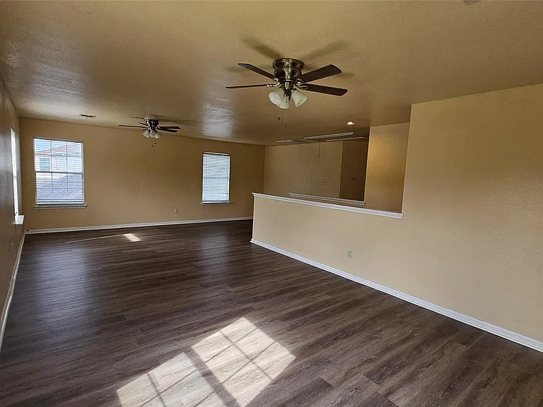 22135 Greengate Dr — Photo 27