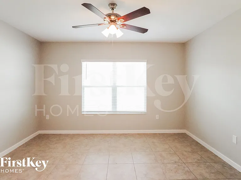 822 Fillmore Ct — Photo 2