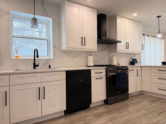 3rd image of 3301 N Austin Ave