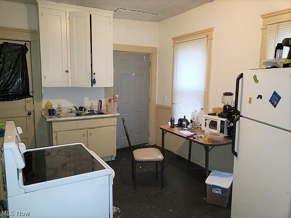 3rd image of 1135 E 74th St