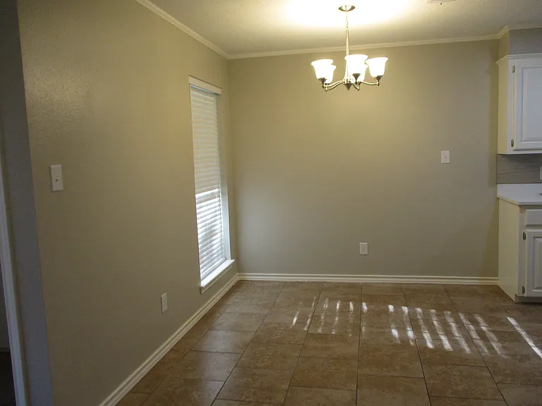 2620 County Ave — Photo 4