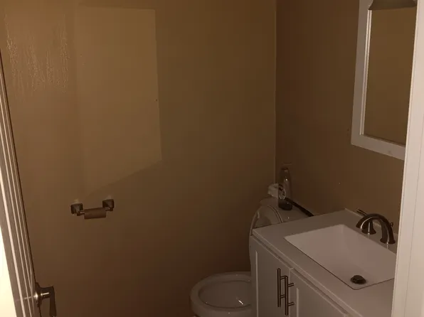 310 E Saint Louis St APT 5, West Frankfort, IL 62896