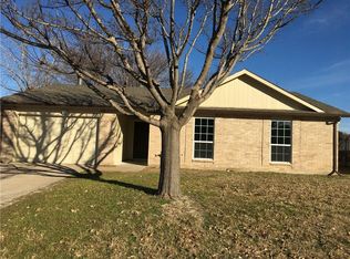 355 Ridgecrest Dr, Saginaw, TX 76179