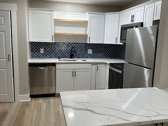 3rd image of 104 Cordillo Pkwy APT H4