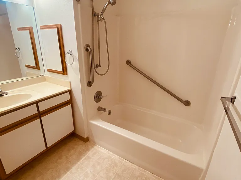 Sherman Glen Senior Aaartments — Photo 5