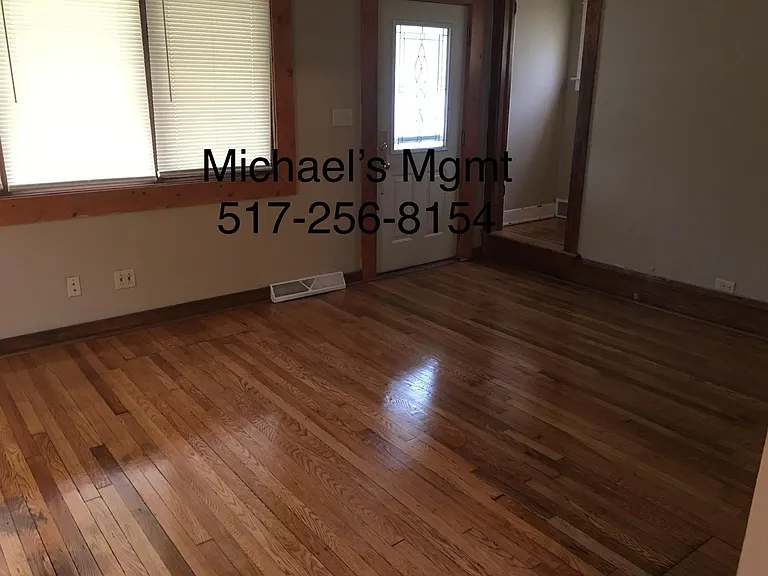 404 Leslie St — Photo 5