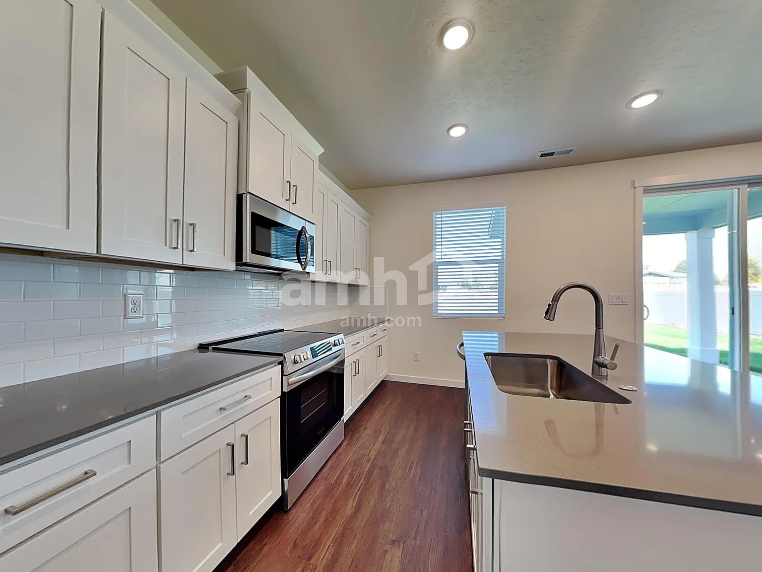 4 bed, 2.5 bath, 1835 sqft, $2,510 — Photo 3