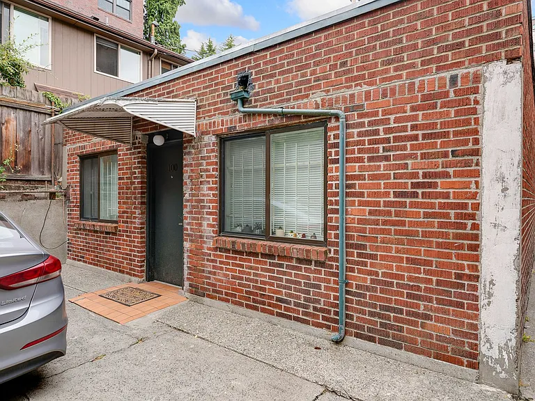 100 W Olympic Pl — Photo 9