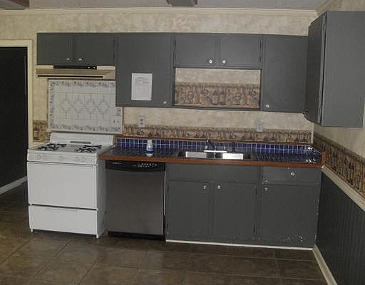 5th image of 202 Oriole St