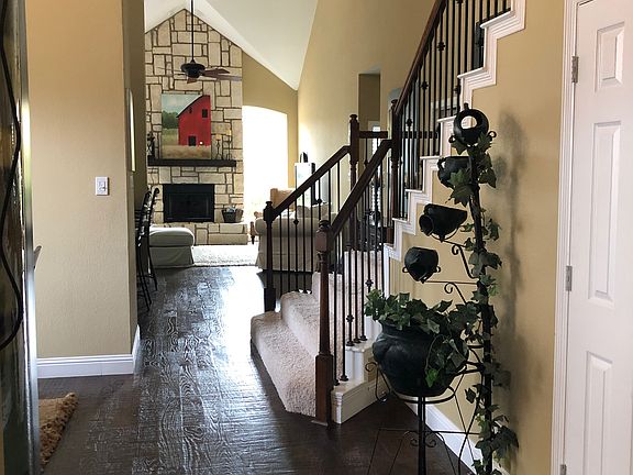 3rd image of 9420 Lake Ct
