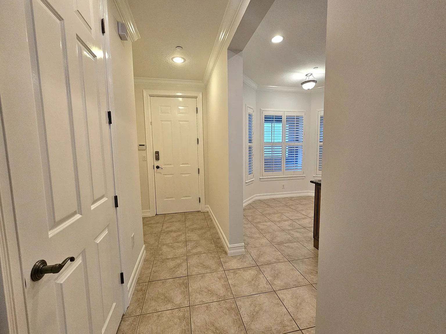 3 bed, 2.5 bath, 1898 sqft, $3,650 — Photo 2