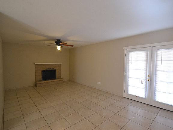 5th image of 918 W Angela Dr