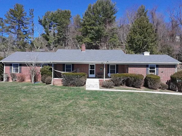 233 Holly St, Marion, VA 24354