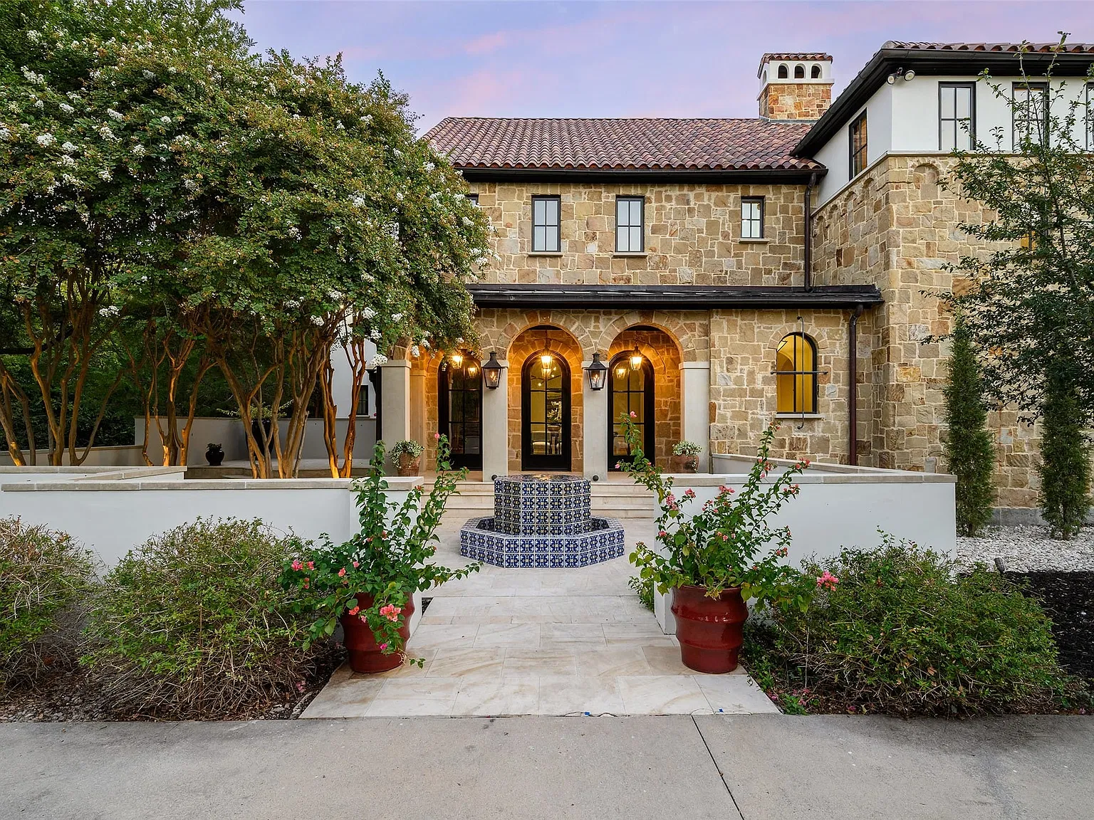 5 bed, 7.0 bath, 8044 sqft, $30,000 — Photo 2