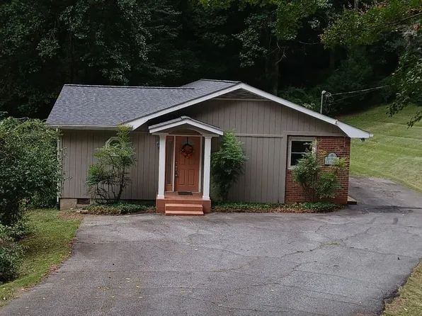 719 N Country Club Dr, Cullowhee, NC 28723
