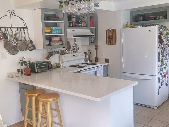 Kitchen left 