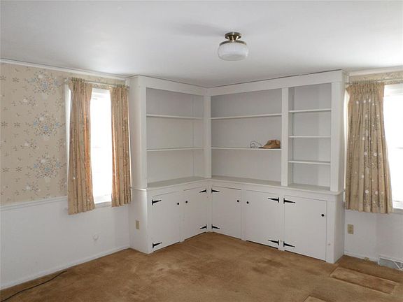 5th image of 414 Crestwood Ct