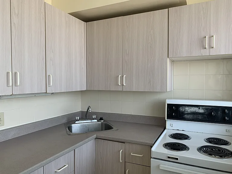 401 Princess St — Photo 9