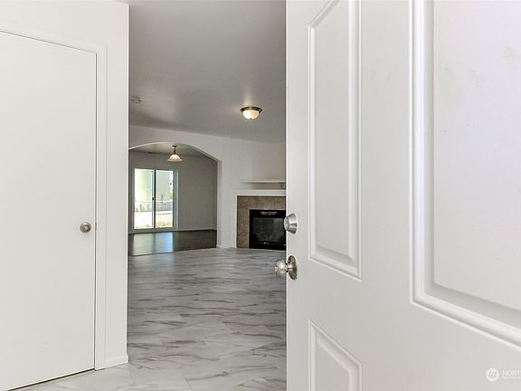 5th image of 1727 201st Street Ct E