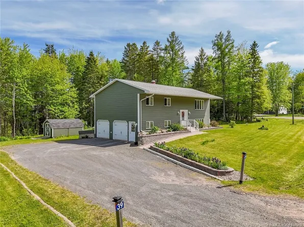 39 Garden Grove St, Lincoln, NB E3B 7G8