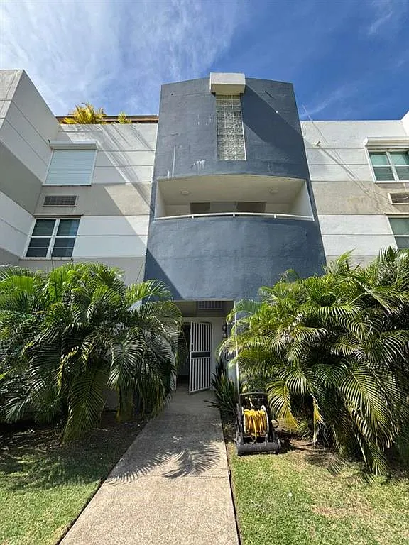 3 bed, 2.0 bath, 1466 sqft, $3,200 — Photo 2