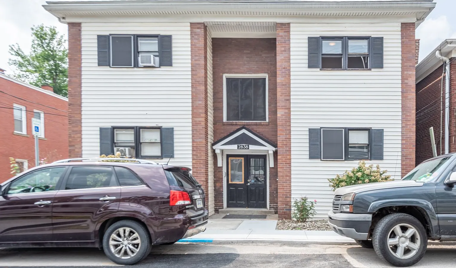 Beautiful Apartments in Dormont * One block to the T * Pet Friendly * Available Now * Renovated &... — Photo 4