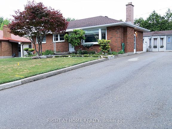 2nd image of 186 King Edward Ave