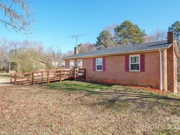 405 Polk St, Taylorsville, NC 28681