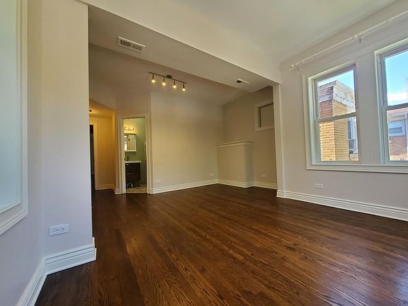 2nd image of 2241 W Morse Ave #2