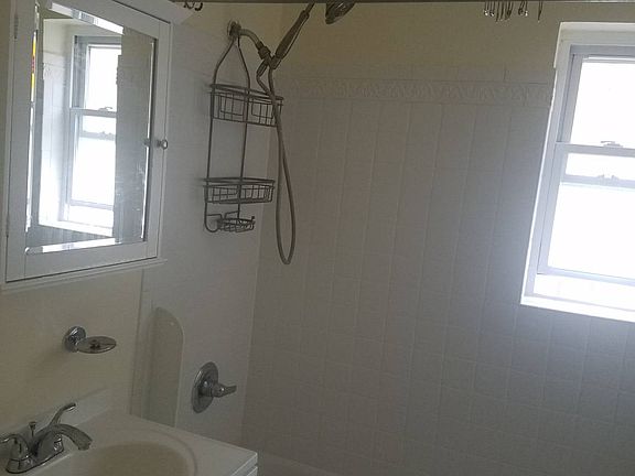4th image of 1213 Waring Ave