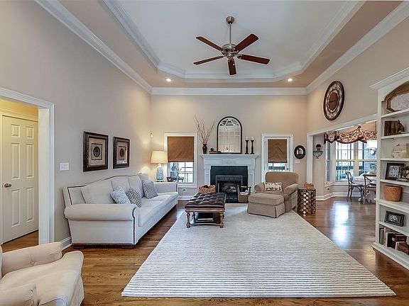 4th image of 512 Amster Woods Dr