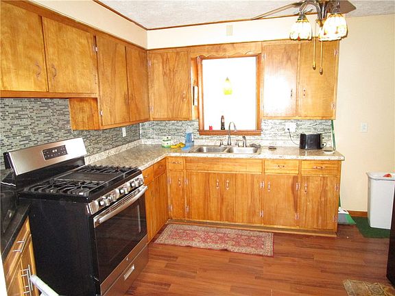 3rd image of 385 Emerson Ave