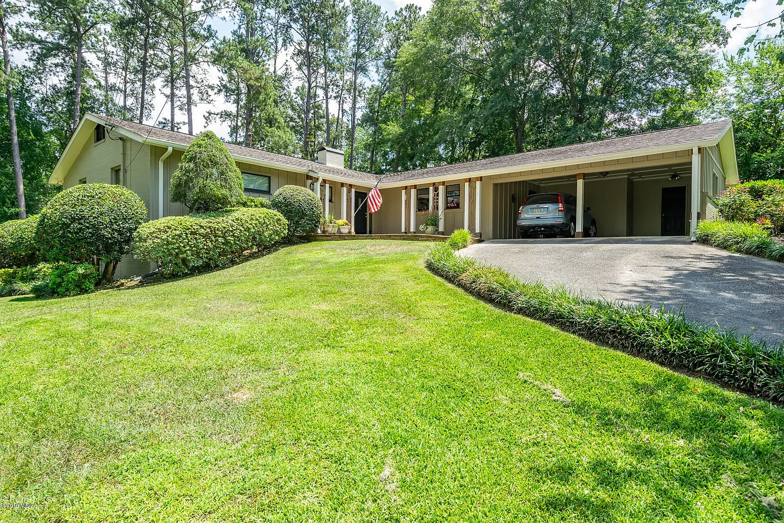 733 Fair Oaks Dr photo 1