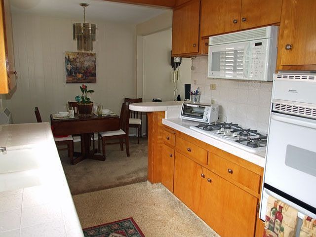 Upgraded Kitchen with Appliances