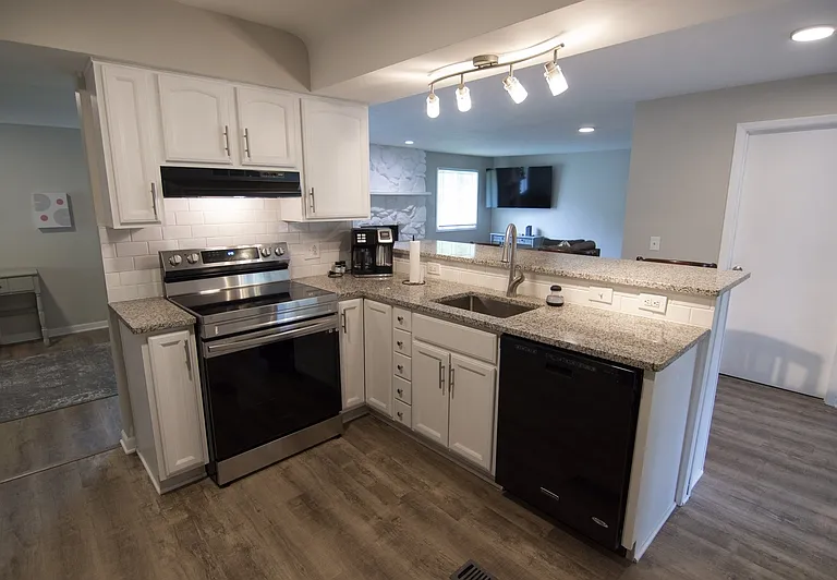 6125 Broadview Rd — Photo 17