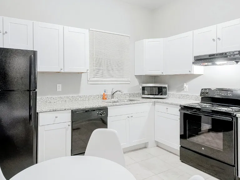 Mayson Turner Rd NW — Photo 4