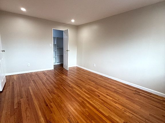 5th image of 342 Roseville Ave APT 8C