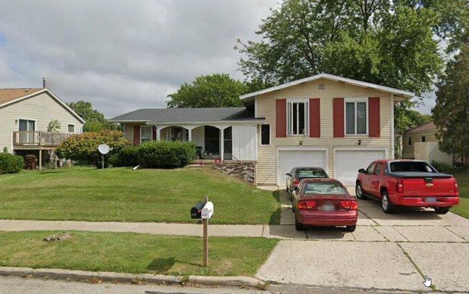 1st image of 2817 Stoneleigh Dr #2