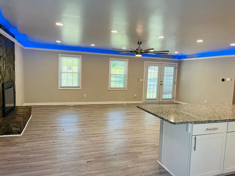 147 N Lake Dr — Photo 11