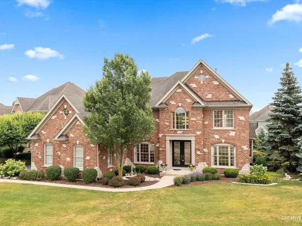 39W769 Henry David Thoreau Pl, St Charles, IL 60175