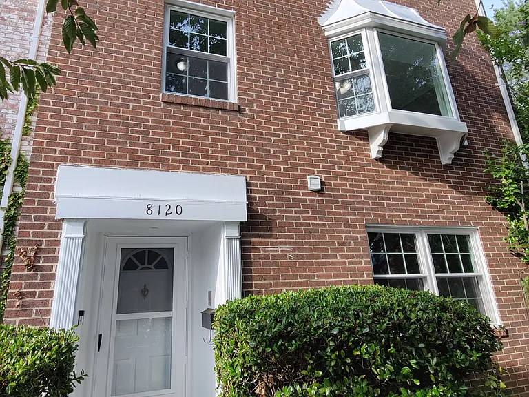 8120 Larkin Ln — Photo 1