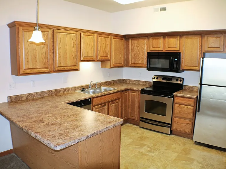 565 Pond View Drive — Photo 8