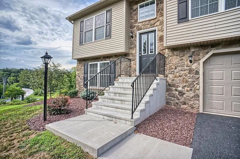 15 Scarlet Oak — Photo 3