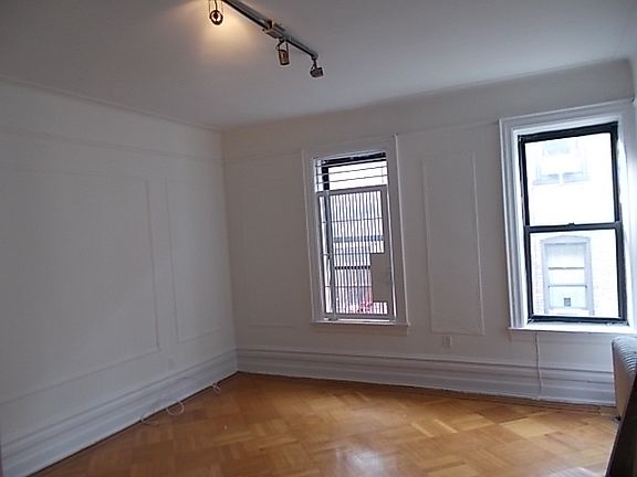3rd image of 326 Saint Johns Pl APT 8D