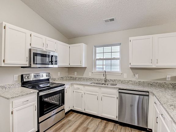 5th image of 15477 Fawn Meadow Dr