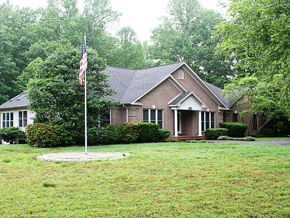 1st image of 60 Longwood Dr