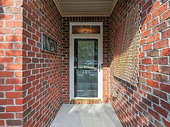 4th image of 125 N Wentworth Dr