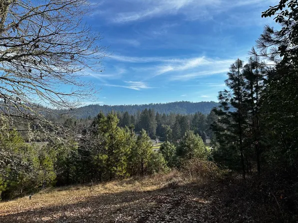 285 Rockinghorse Dr, Grants Pass, OR 97527