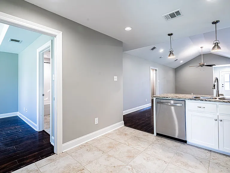 319 Harvest Ln — Photo 5