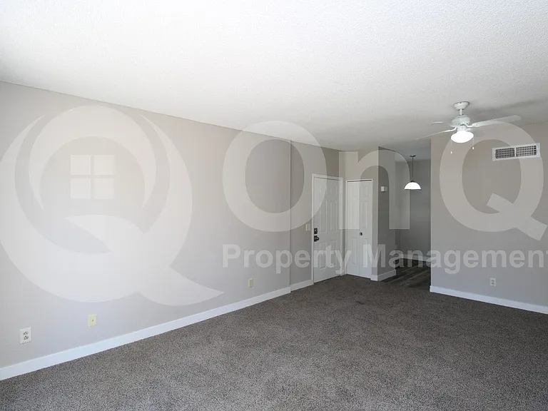 2807 E Paradise Ln #102 — Photo 5